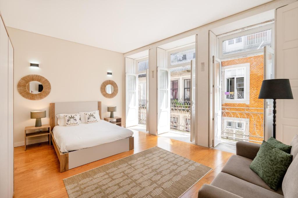 a bedroom with a bed and a couch at VIVA Three Magi Residence in Porto