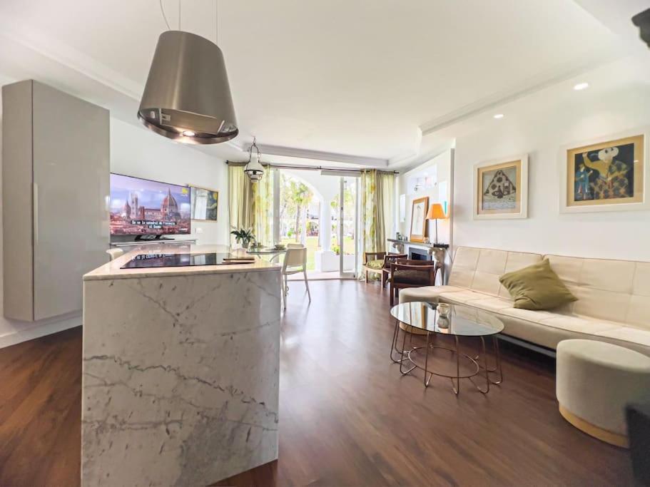 Et opholdsområde på Apartamento Andrea con piscina