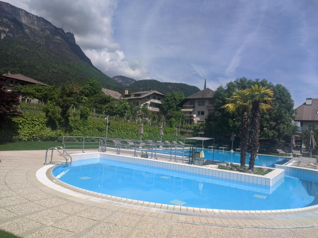 Nespecifikovaný výhled na hory nebo výhled na hory při pohledu z hotelu