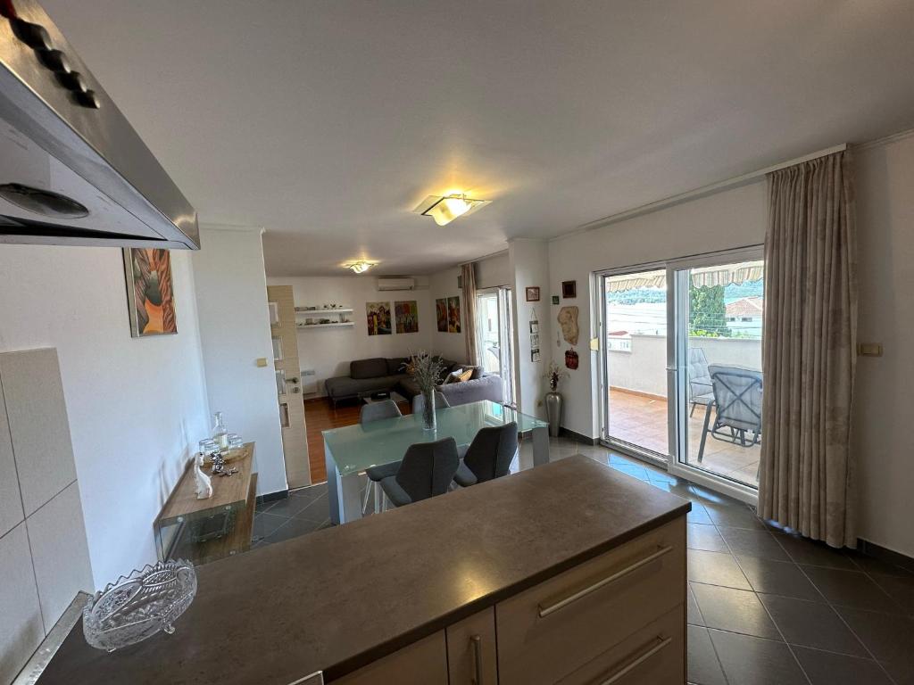 Kuchyň nebo kuchyňský kout v ubytování Apartment Mika 3
