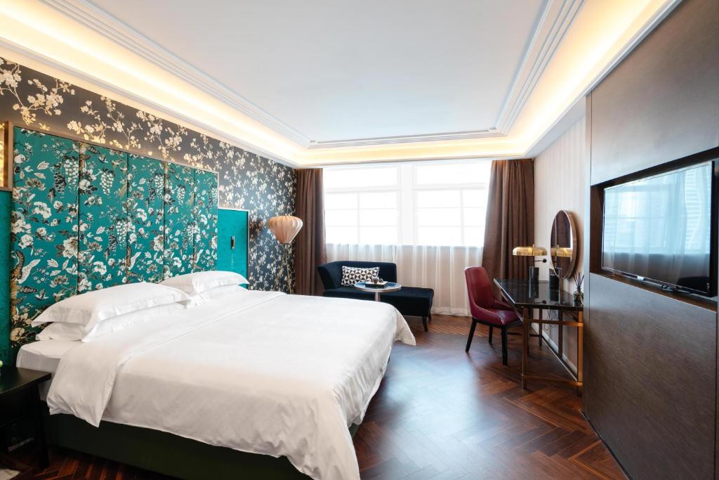 TV a/nebo společenská místnost v ubytování Shenzhen Longgang Central City Jinjiang Metropolo Hotel
