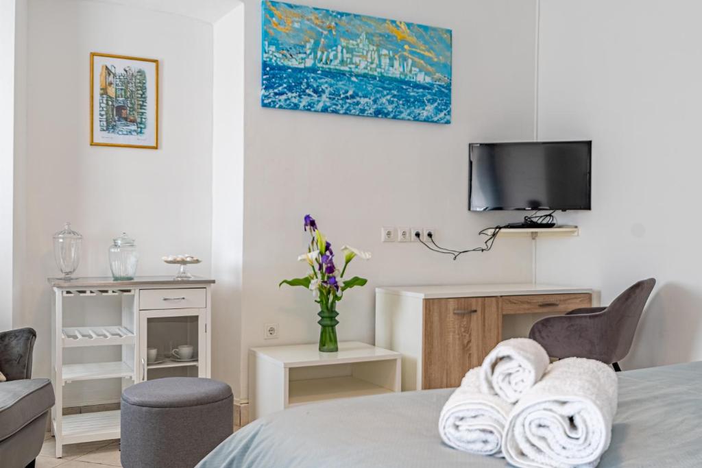 TV a/nebo společenská místnost v ubytování Room Ghetto
