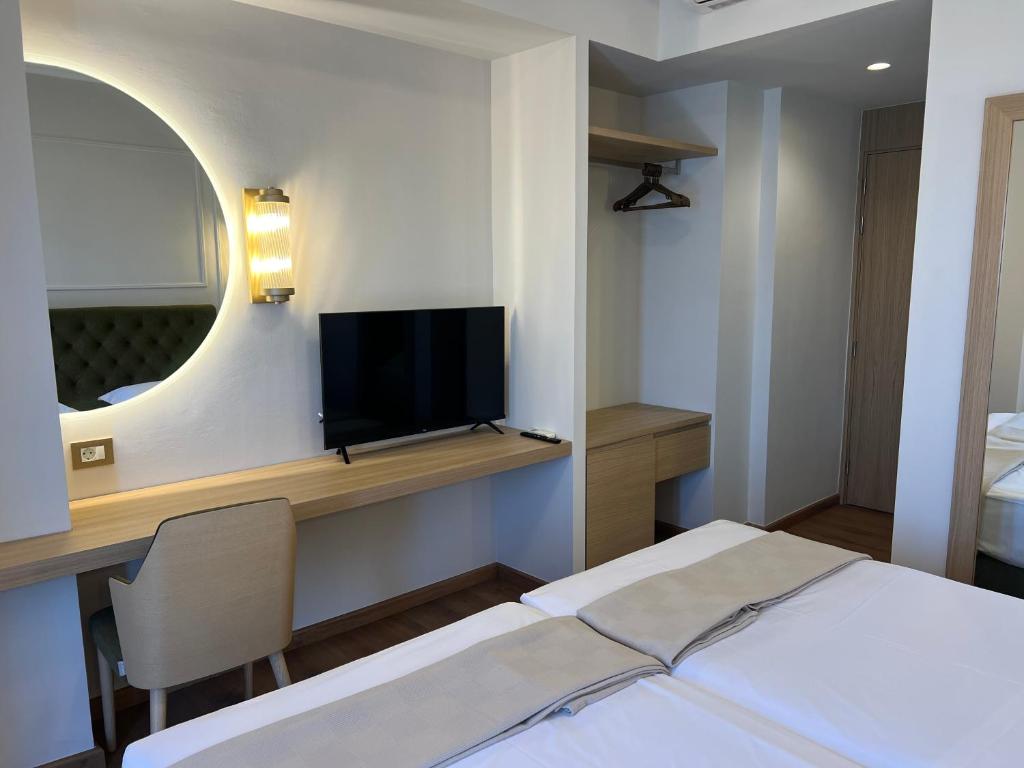 Postel nebo postele na pokoji v ubytování Aktaion City Hotel