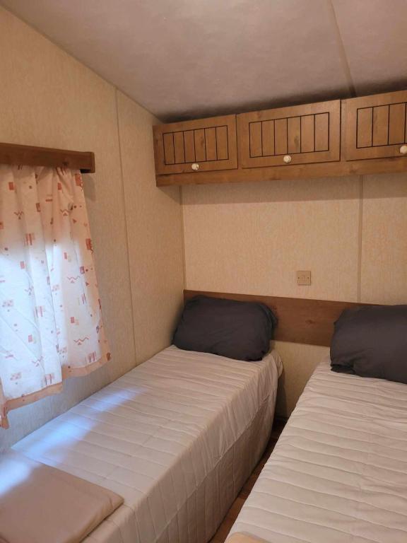 Postel nebo postele na pokoji v ubytování Charmant mobil-home à 200 m des plages