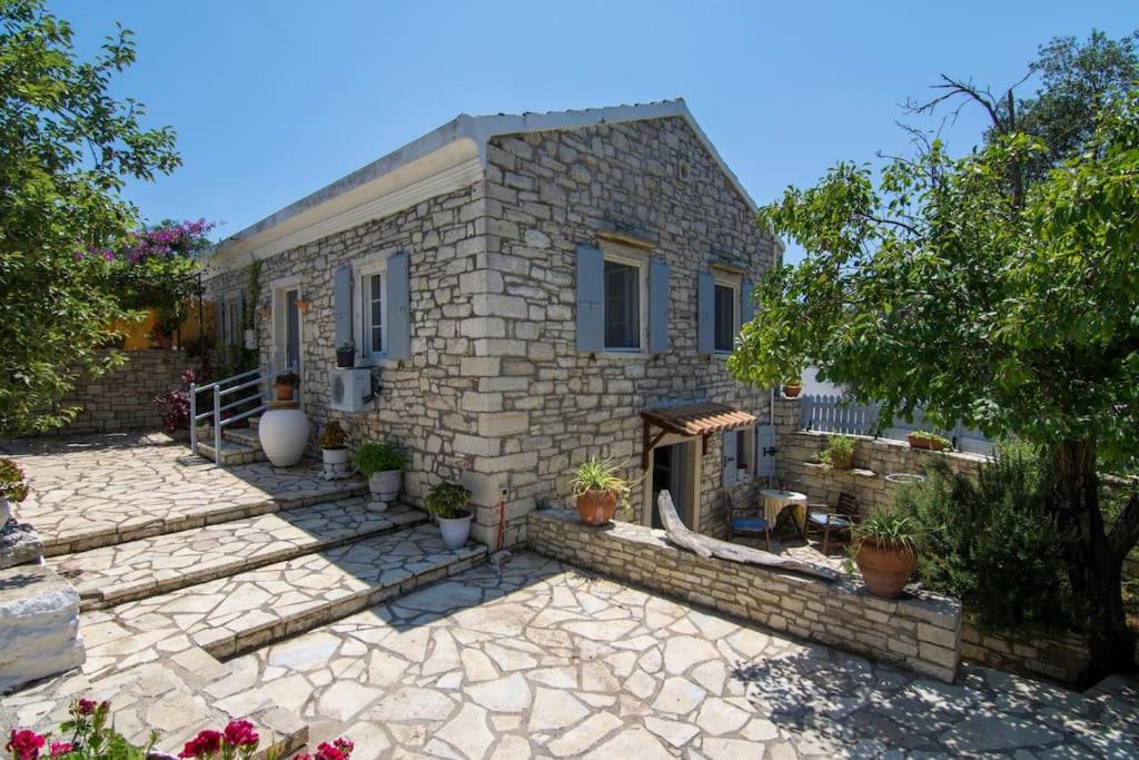 Φωτογραφία από το άλμπουμ του villa Thodoros sleeps 6 στα Μαγαζιά