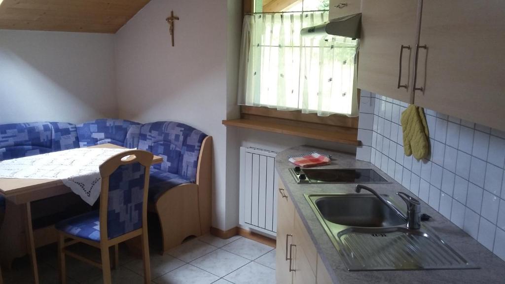 Kuchyňa alebo kuchynka v ubytovaní Roanerhof