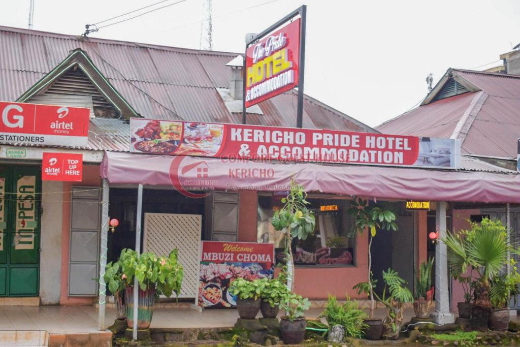 a kentomo pride hotel and restaurant on a street w obiekcie Kericho Pride Hotel w mieście Kericho