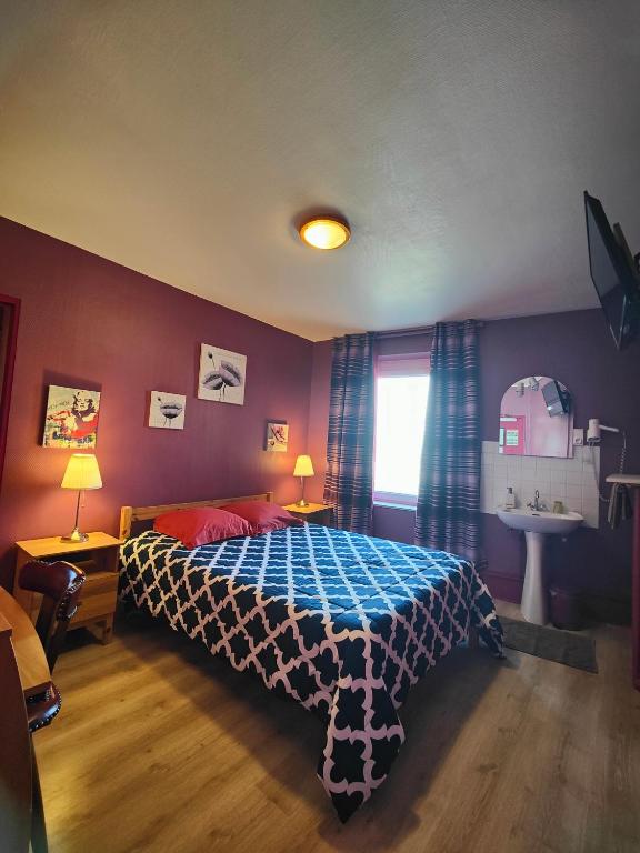 Postel nebo postele na pokoji v ubytování L'Hôtel du Mouton blanc