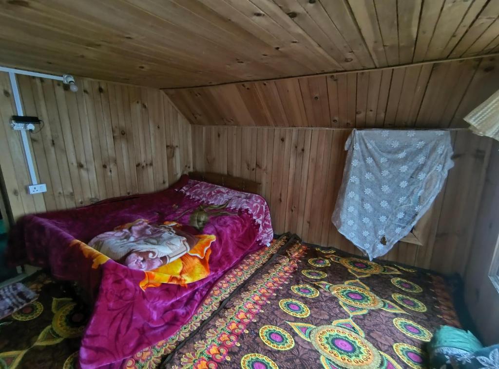 Postel nebo postele na pokoji v ubytování Khan Guesthouse Naranag