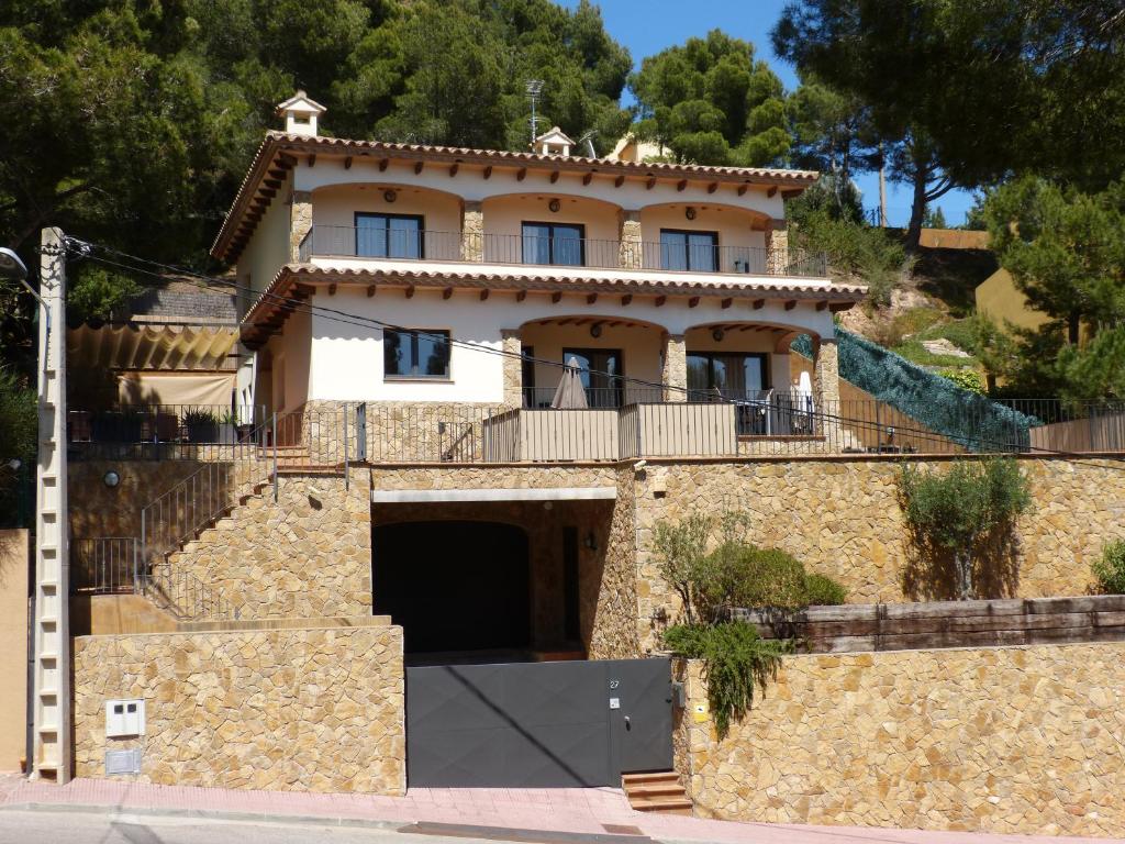 a house on the side of a mountain at Montgrí 27 in Palafrugell