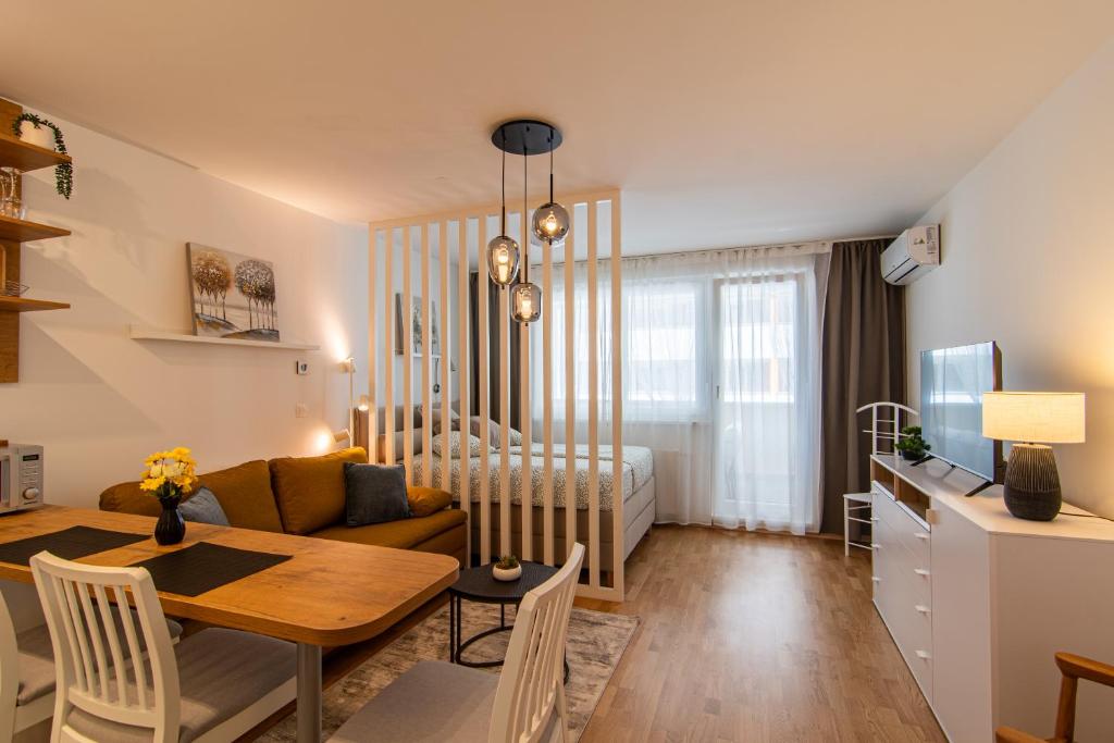 Flexible SelfCheckIns 77 - Zagreb - Garage - Loggia - New