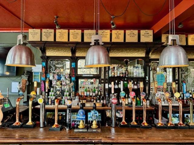 The Crown Rooms - Resim 12