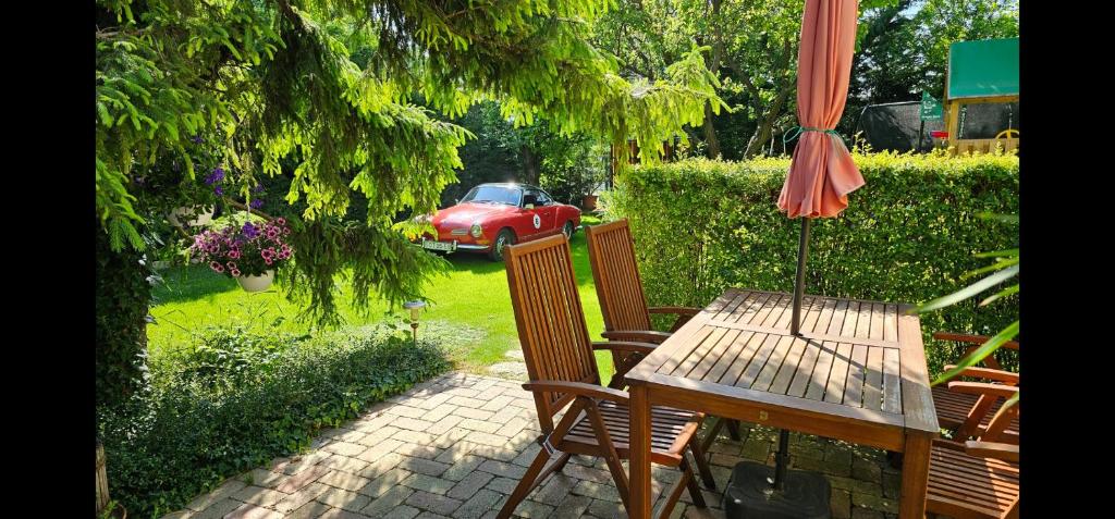 Vonkajšia záhrada v ubytovaní Füred Deluxe Garden Apartment