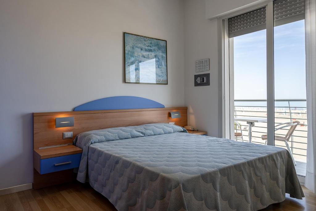 Posteľ alebo postele v izbe v ubytovaní Hotel Riviera