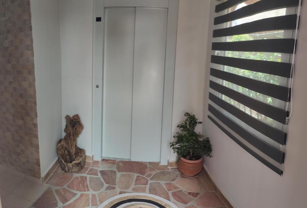 Zdjęcie z galerii obiektu VARBENIS STUDIOS w Paralii Katerinis