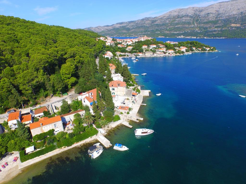 Et luftfoto af Villa Korčula