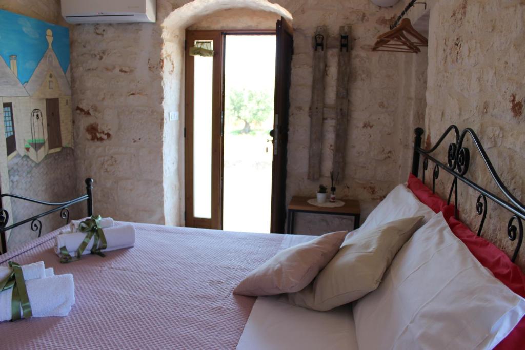 Postel nebo postele na pokoji v ubytování Il Trullo e la Pietra