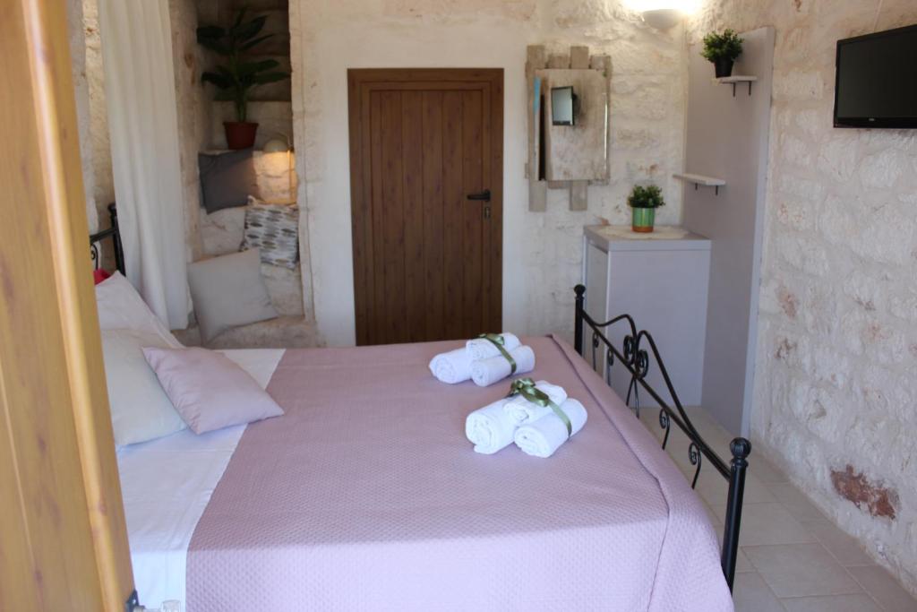 Postel nebo postele na pokoji v ubytování Il Trullo e la Pietra