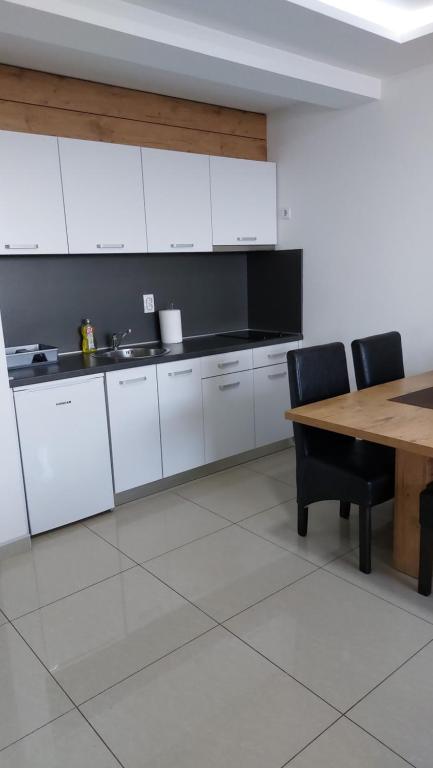 Kuchyň nebo kuchyňský kout v ubytování S-Apartmani Cocetova