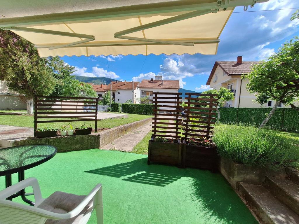 Una imagen general de la montaña o una montaña tomada desde el departamento