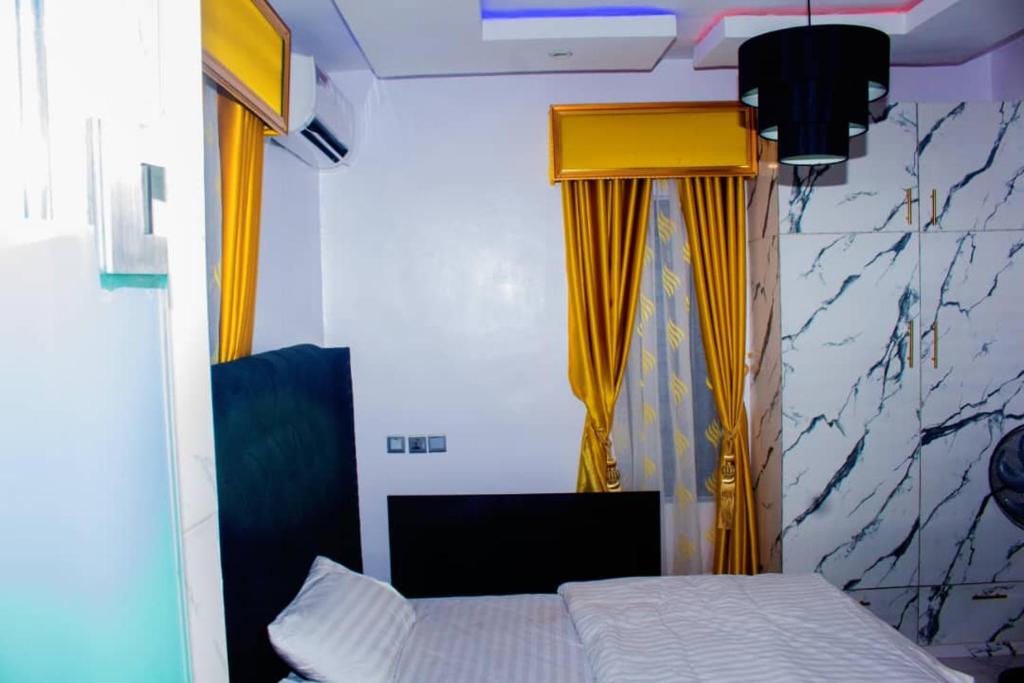 Postel nebo postele na pokoji v ubytování A and T apartment