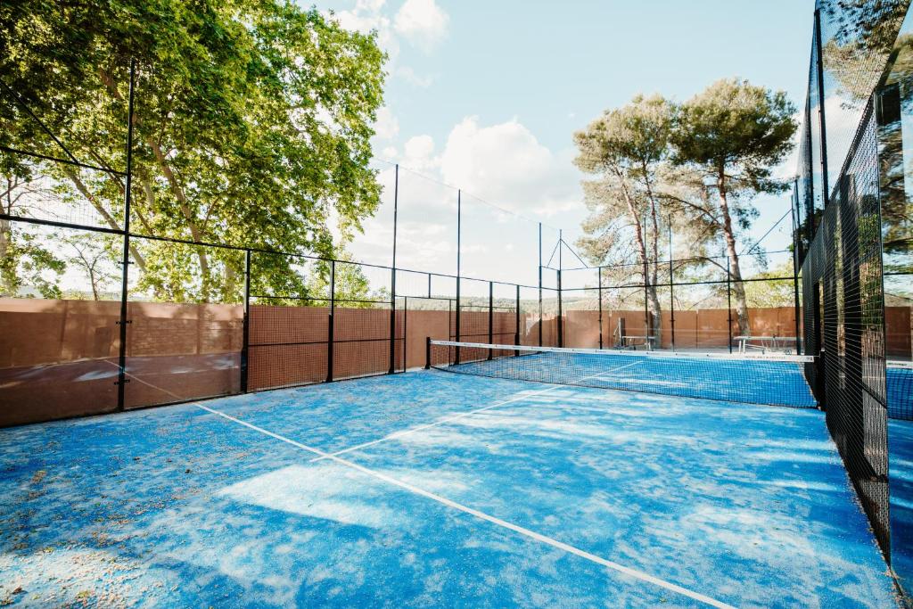 Tenis a/nebo squash v ubytování Camping Caledonia nebo okolí