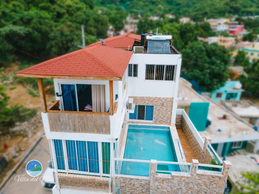 an aerial view of a house with a swimming pool at Villa del Mar in Santa Cruz de Barahona