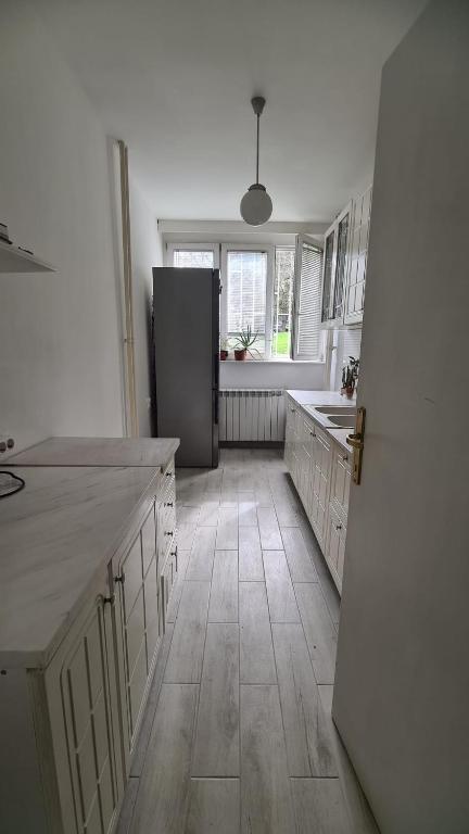 Kuchyň nebo kuchyňský kout v ubytování Apartment Zvezdara