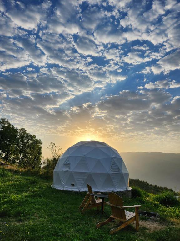 Příroda nedaleko luxury tent