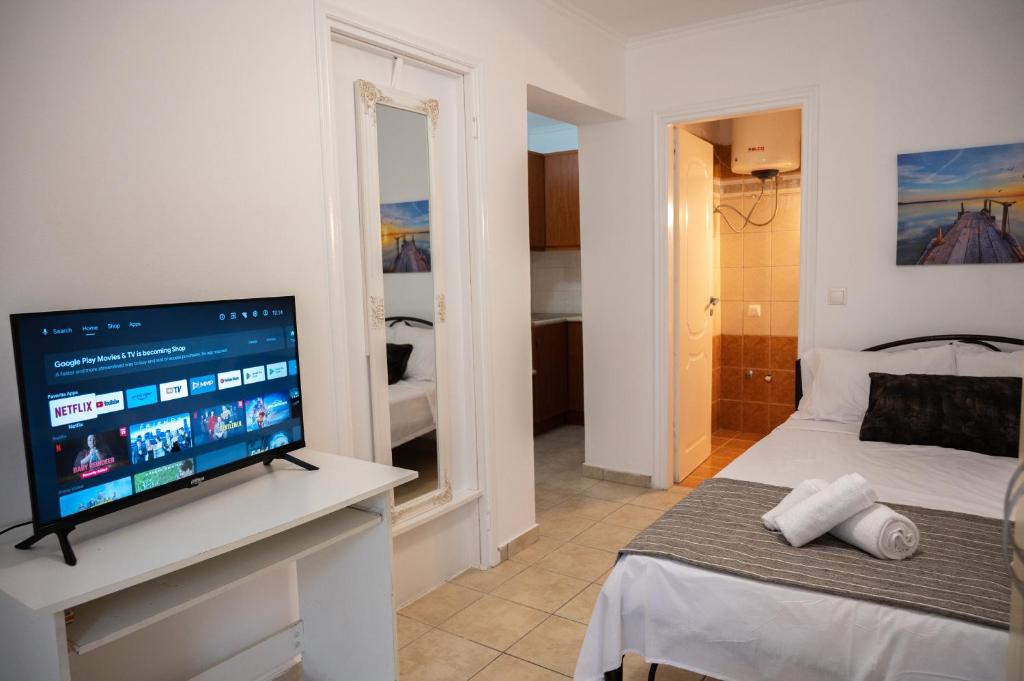a bedroom with a tv and a bed in a room at Studio in Corfu in Kanálion