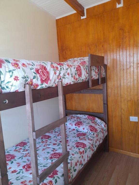 Postel nebo postele na pokoji v ubytování Cabañas Lya