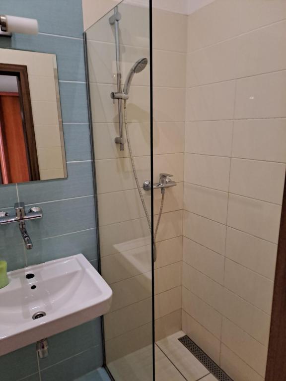 Dobrá škola u Jeníčka - Dubbele Of Dubbele Kamer