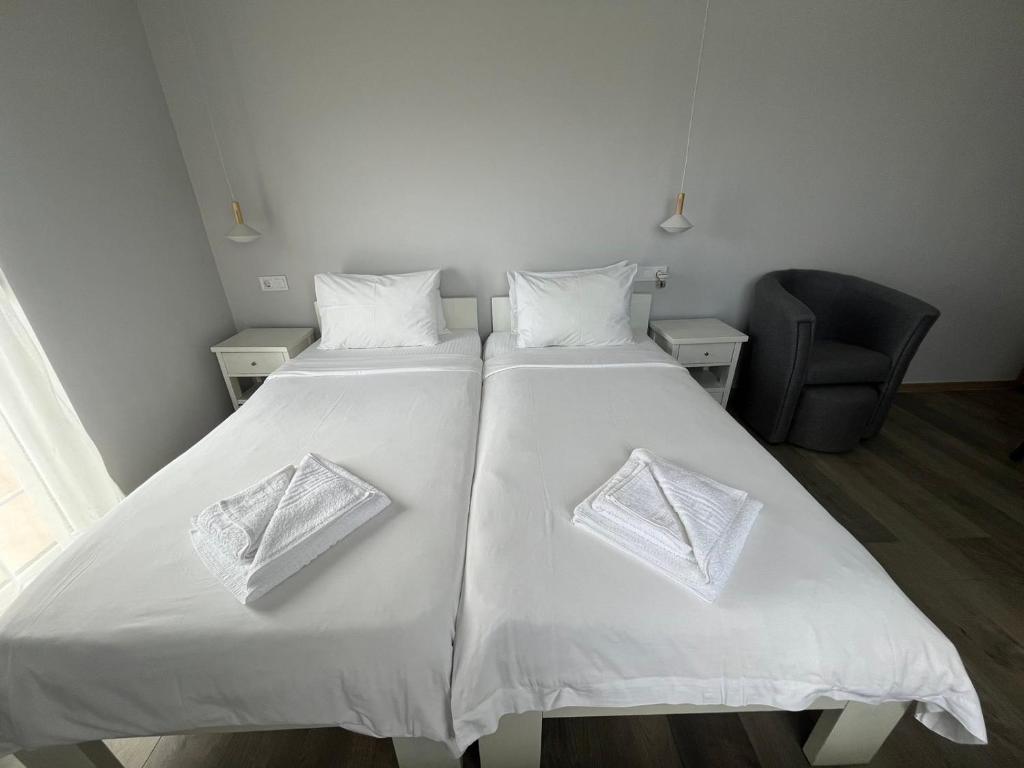 Posteľ alebo postele v izbe v ubytovaní Apartments Katoji
