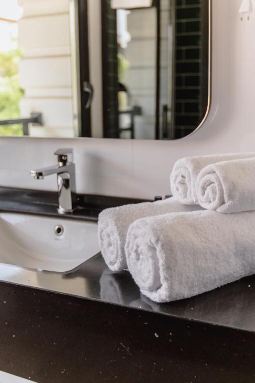 Ella Suites Hotel - 7