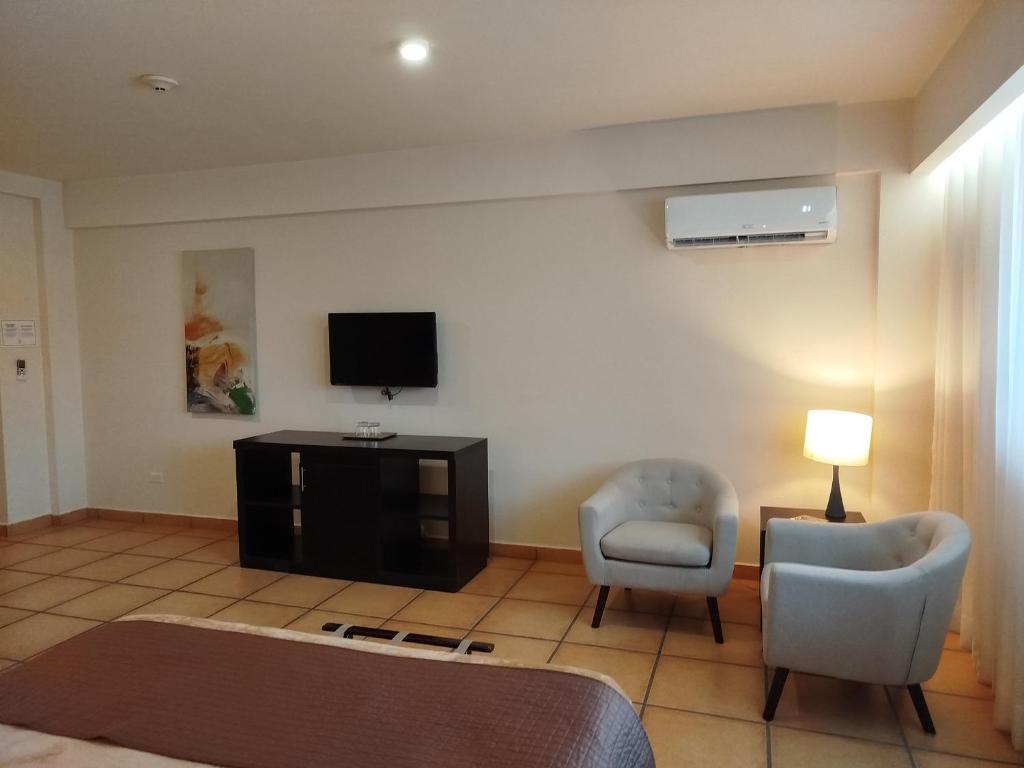 TV a/nebo společenská místnost v ubytování Bella Luxury Suite in Coronado
