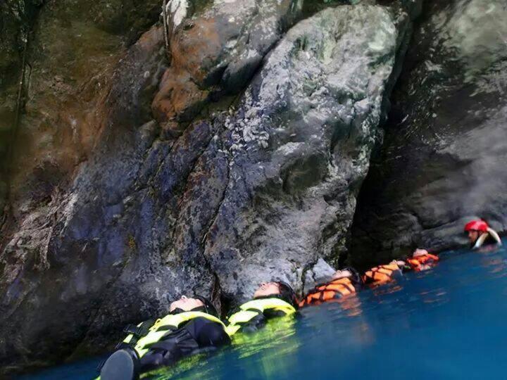 a group of people in the water in a cave at Taroko Susi Space in Xincheng