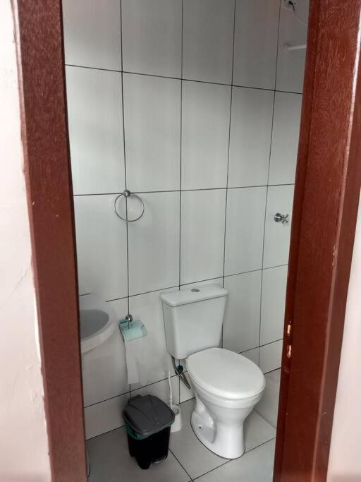 Koupelna v ubytování Casa com piscina e ar condicionado condicionado