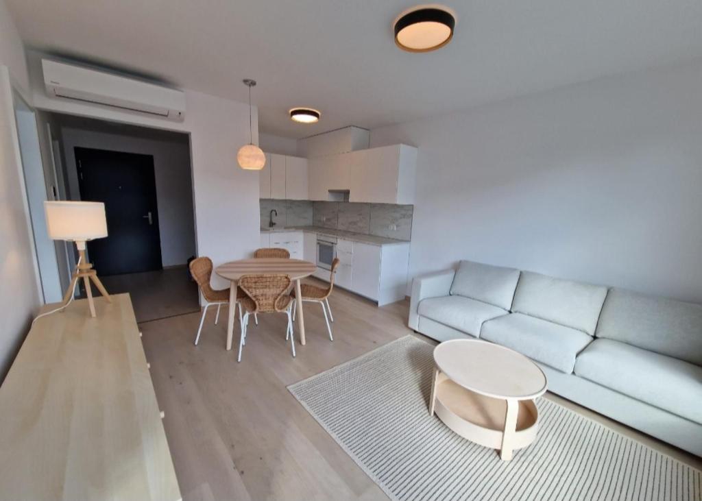 Χώρος καθιστικού στο Eurovea Riverside with parking