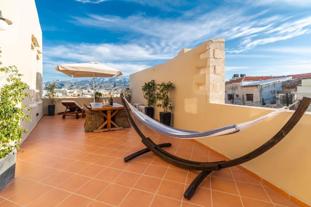 Lithinon Luxury Suites with Free Parking - 14