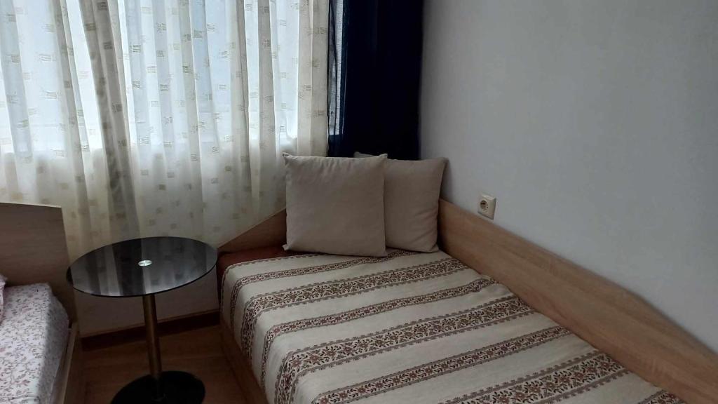 Ліжко або ліжка в номері Апартамент-идеален център Ямбол