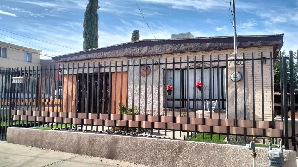 a building with a fence in front of it at Geranios in Ciudad Juárez