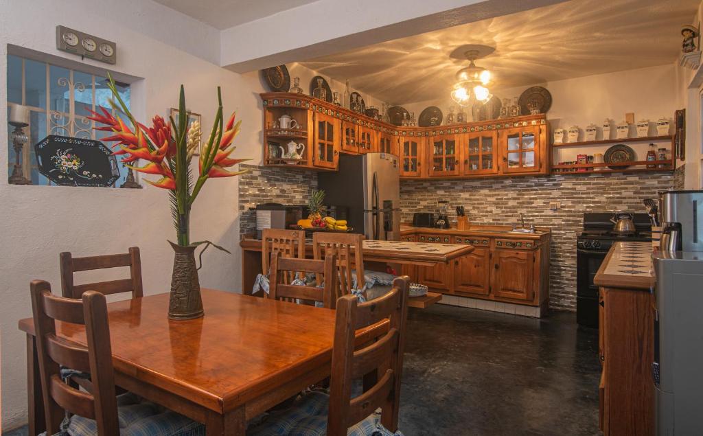 Kuchyň nebo kuchyňský kout v ubytování Casa Romance Escondido