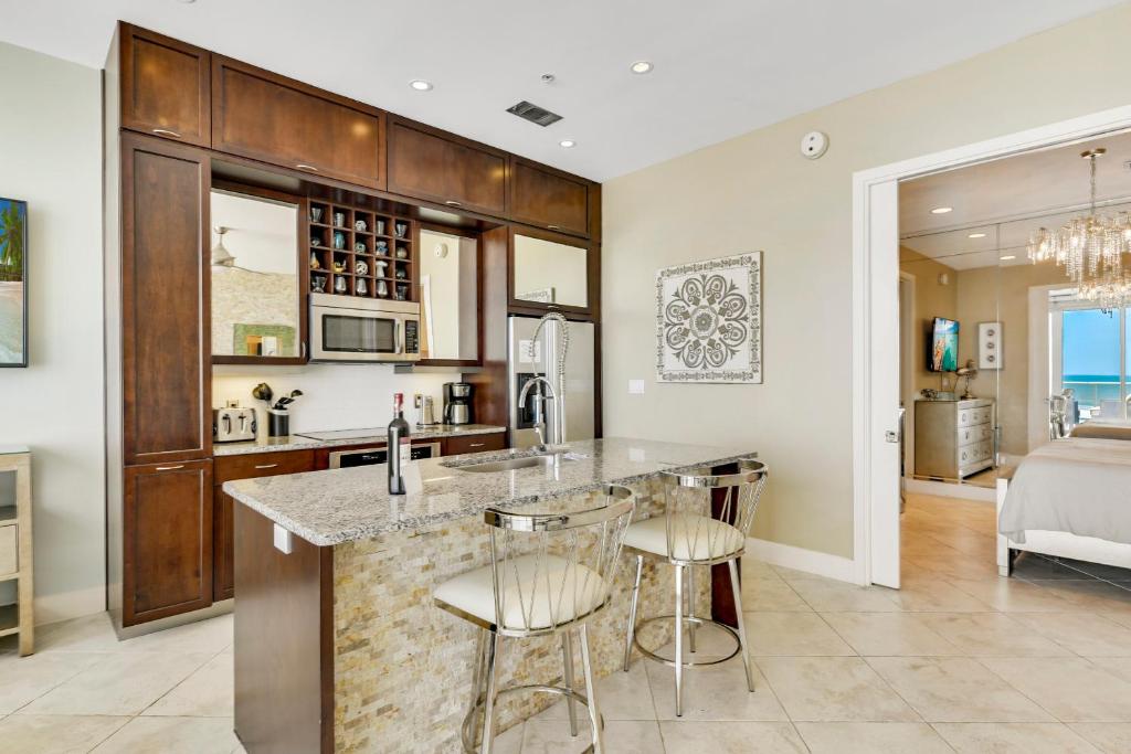 Kuchyň nebo kuchyňský kout v ubytování Diamond Beach Penthouse 5PH3