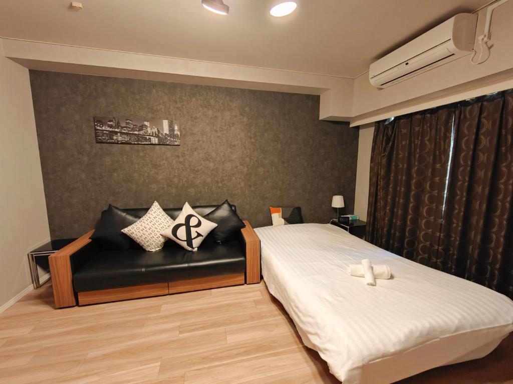 Säng eller sängar i ett rum på 涩谷道玄坂狮王公寓