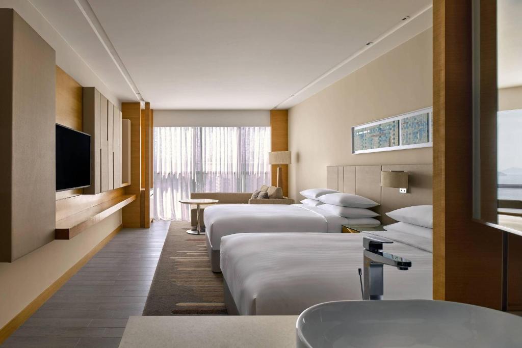 TV a/nebo společenská místnost v ubytování Kota Kinabalu Marriott Hotel
