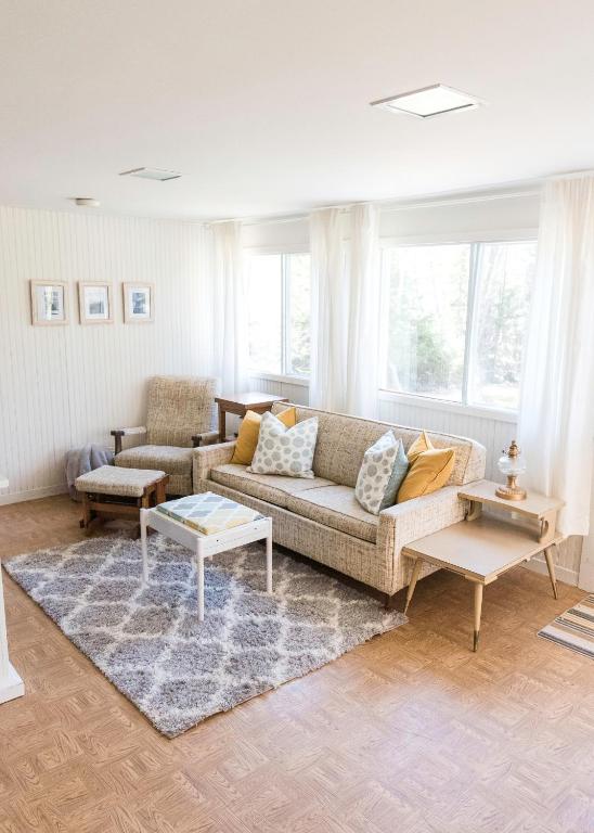 2 Bed Rustic Retreat at Bois Joli Beach, Grand Barachois (updated