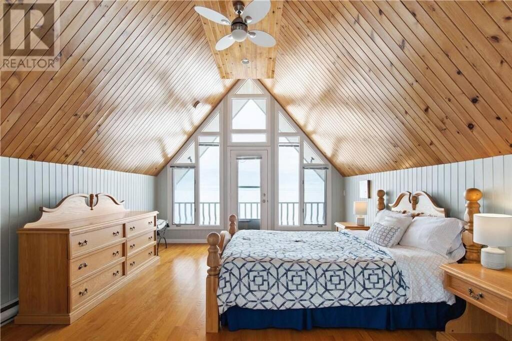 3 bedroom Waterfront Cottage, CapPele (updated prices 2024)