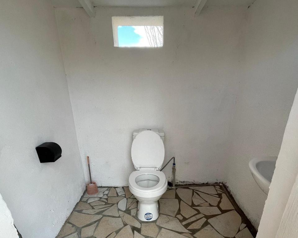 Kupaonica u objektu Agat Yurt Camp