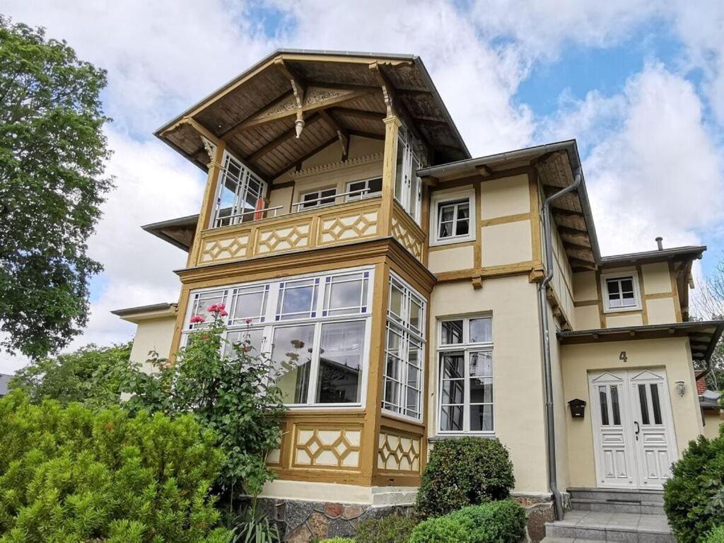 a yellow house with a gambrel roof at Salon Comfortable holiday residence in Heringsdorf