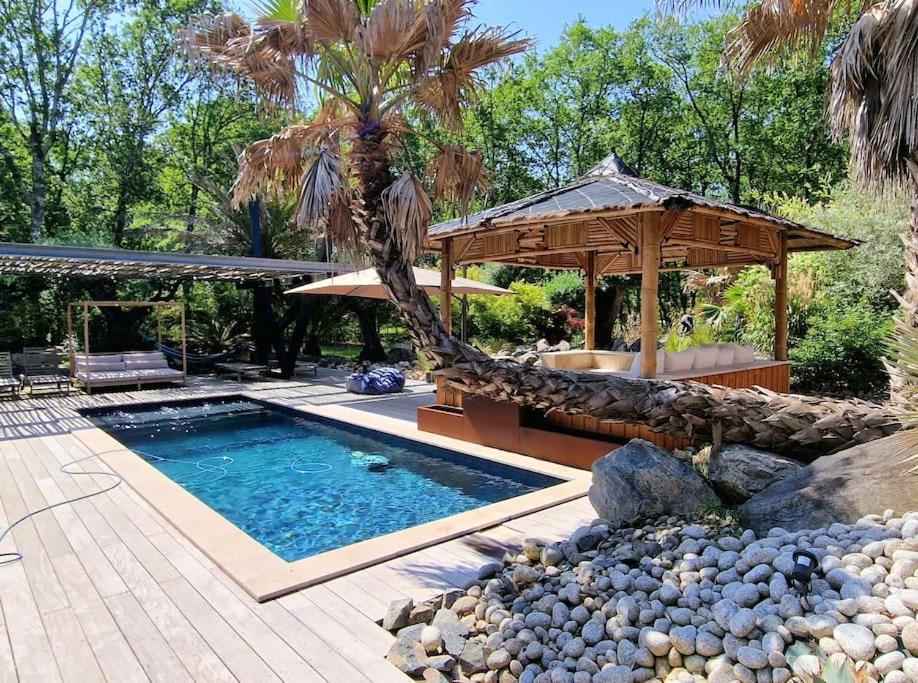 Gallery image of Villa PAPAGAYO, piscine chauffée, jacuzzi & sauna in Pessac